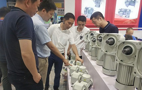 御茨智能供應(yīng)的邁傳中型直交軸減速機(jī)亮相第20屆上海工博會