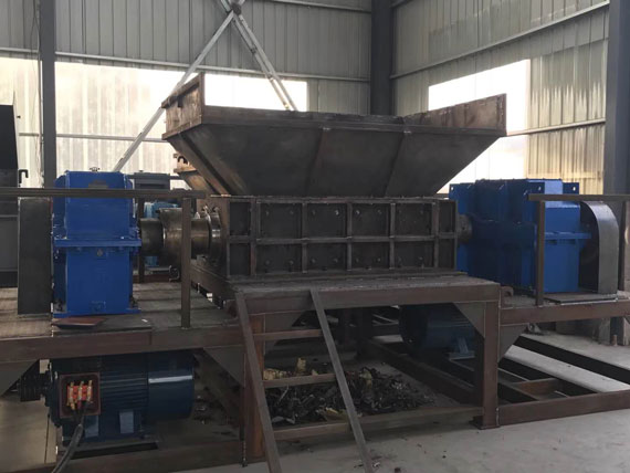 撕碎機上專用的工業(yè)齒輪箱 撕碎機上專用的工業(yè)齒輪箱