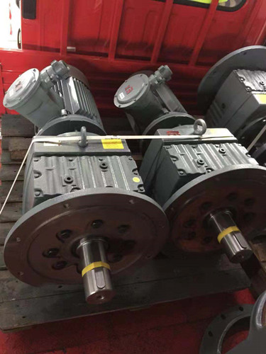 R系列斜齒輪減速機(jī)配防爆電機(jī)