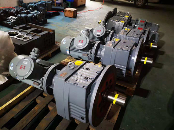 R系列斜齒輪減速機(jī)配防爆電機(jī)