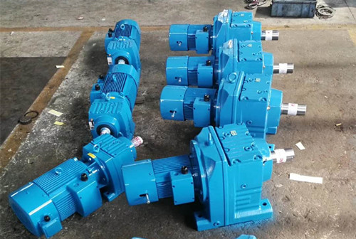 r系列斜齒輪減速機(jī) 行業(yè)減速機(jī)定制