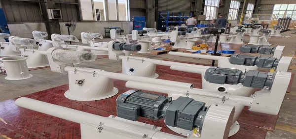 RF系列減速機(jī)在圓管絞龍輸送機(jī)上的應(yīng)用.jpg RF系列減速機(jī)在圓管絞龍輸送機(jī)上的應(yīng)用.jpg