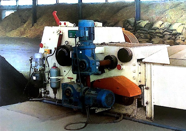 邁傳K167硬齒面減速機(jī)應(yīng)用在股式削片機(jī)上 邁傳K167硬齒面減速機(jī)應(yīng)用在股式削片機(jī)上