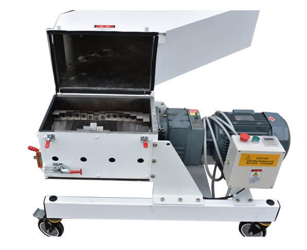 R系列斜齒輪減速機應(yīng)用在塑料粉碎機上 R系列斜齒輪減速機應(yīng)用在塑料粉碎機上