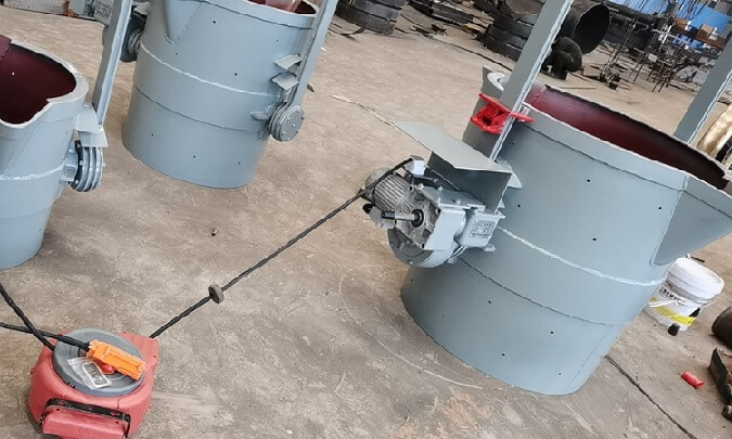 SRH小型直角減速機(jī)應(yīng)用在鐵水包上.jpg SRH小型直角減速機(jī)應(yīng)用在鐵水包上.jpg