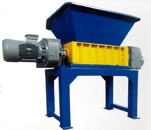 邁傳R系列齒輪減速機(jī)應(yīng)用在雙軸撕碎機(jī)上.jpg 邁傳R系列齒輪減速機(jī)應(yīng)用在雙軸撕碎機(jī)上.jpg