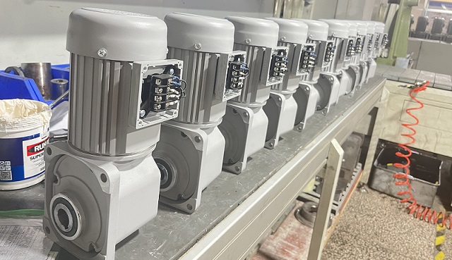 士元SGF系列直角軸減速電機(jī)年末趕貨中