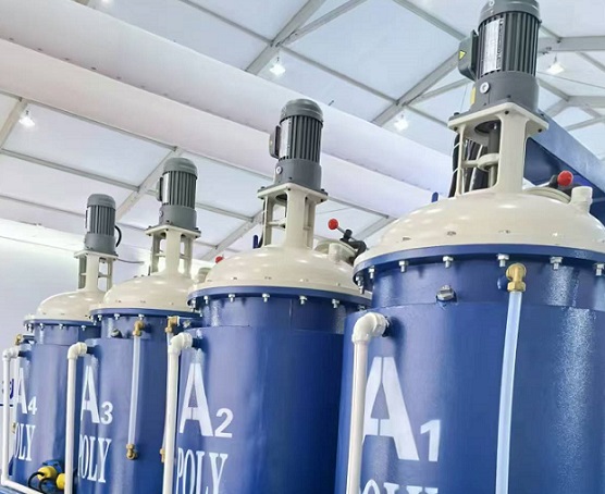 元小型立式齒輪減速機(jī)在聚氨酯設(shè)備上的應(yīng)用.jpg 元小型立式齒輪減速機(jī)在聚氨酯設(shè)備上的應(yīng)用.jpg